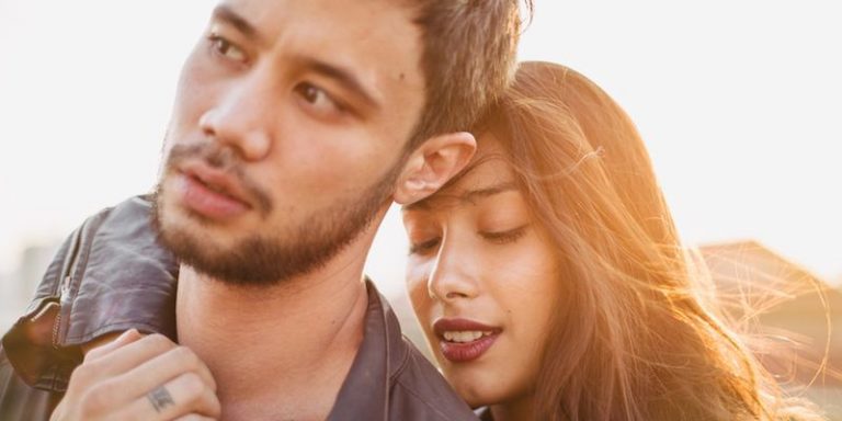 Na rande chodím len s mužmi, ktorí sa boja, že o mňa prídu. Tu je dôvod