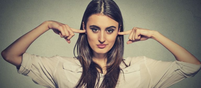 5 neškodných slovných spojení, ktorými vami muž manipuluje