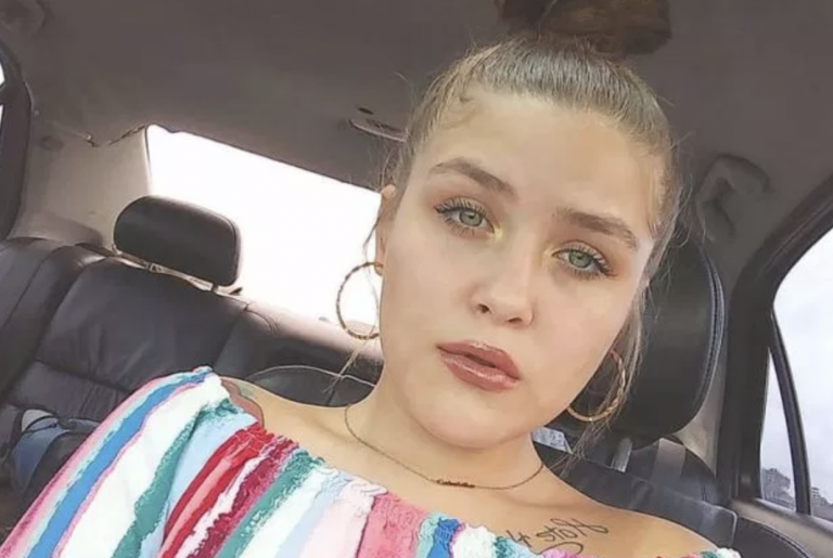 Mladú ženu vyhodili z nákupného centra, pretože mala nevhodné oblečenie. Vadila im jedna vec