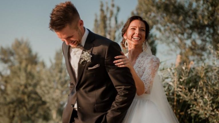 Najkrajšia svadobná fotografia sa stala hitom na Facebooku a pochádza zo Slovenska. Páči sa vám?