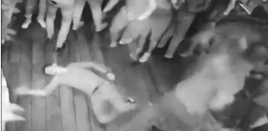 Ruský rambo zložil v bare 7 mužom, len preto že jeden z nich do neho narazil