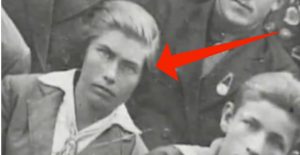 Skutočný príbeh lásky z Druhej svetovej vojny: V noci jej tajne ostrihal vlasy. Po 65 rokoch ich vrátil svojej milovanej