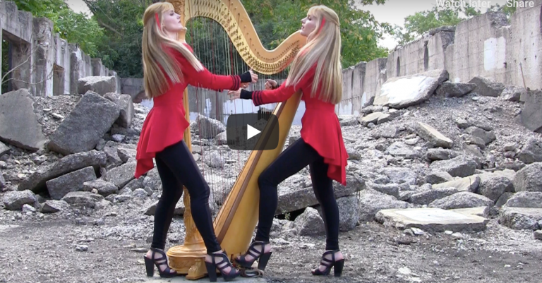 Dve dvojičky hrajú na harfe pesničku od slávnej skupiny Metallica a sú poriadne dobré