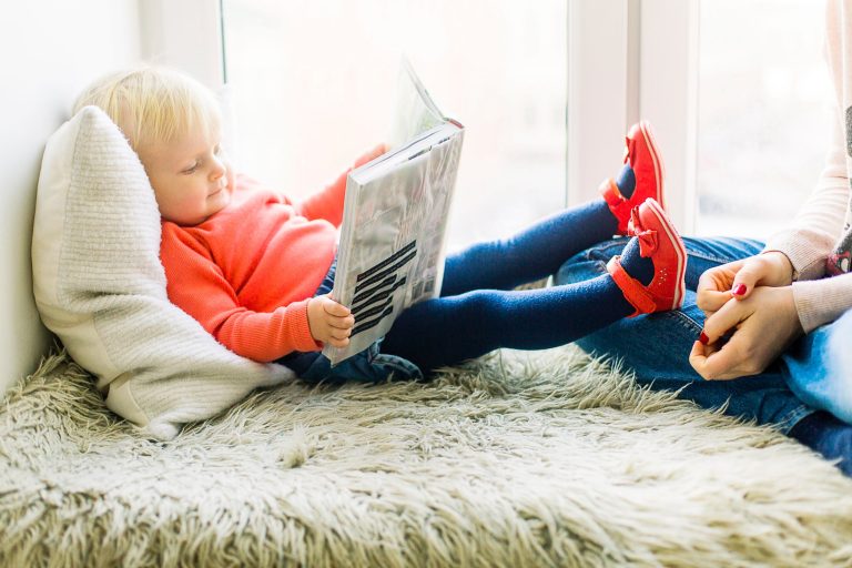 Čím častejšie budete deťom čítať rozprávky, tým viac budú mať väčšiu predstavivosť a rýchlejšie budú čítať sami knihy