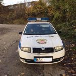 e24V0onpTU-Pr8MNudNcoA_Policati-si-pospali-v-aute-Mestskej-pol-cie-v-Banskej-Bystrici-1-novembra-2018