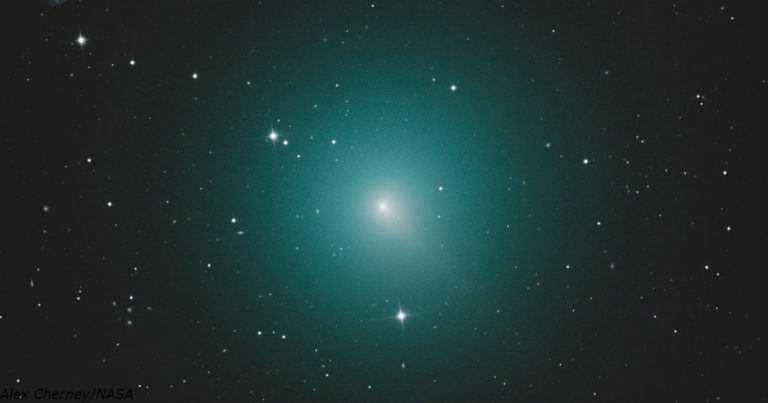 Najjasnejšiu kométu v roku 2018 uvidíte dnes. Rozžiari celú nočnu oblohu