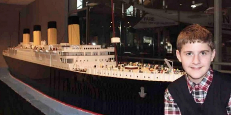Autistický chlapček vytvoril z Lega presnú kópiu Titanicu! Vedel ju poskladať  bez žiadnej chybičky