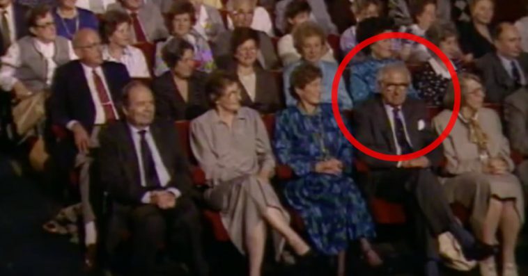 Tento muž zachránil 669 detí počas holokaustu, netušil ale, že sedia vedľa neho. Pozrite si jeho reakciu