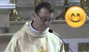 Nikto z prítomných nečakal, že kňaz na svadbe urobí toto. Svadobčanom zaspieval pesničku HALLELUJAH