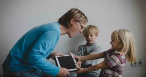 Toto je 6 medicínskych dôvodov, prečo tablety u detí spôsobujú náladovosť a lenivosť