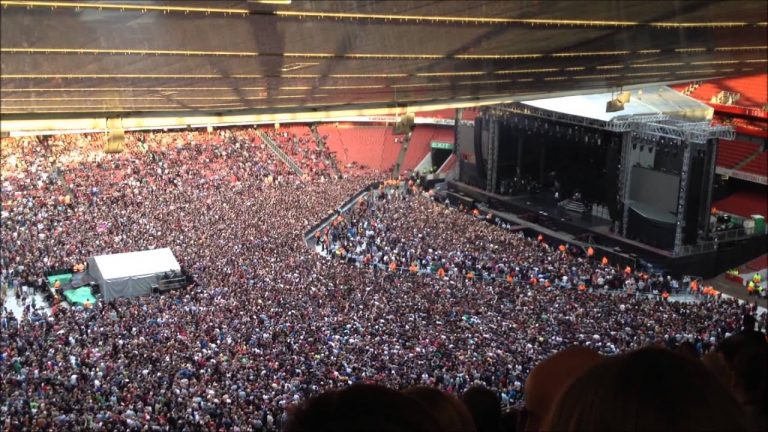 Takto to vyzerá, keď pieseň Bohemian Rhapsody spieva 65 000 ľudí. Z tohto budete mať zimomriavky