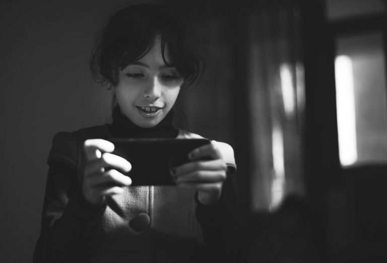 „Pravidlo pre používanie mobilných telefónov, ktoré musia dodržiavať všetky deti v našom dome.“