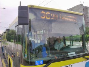 Klobúk dole. Galantný košický vodič MHD sa stal hitom internetu, toto všetko robí pre ľudí, ktorých nepozná