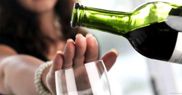Úplná abstinencia od alkoholu vedie v starobe k demencii
