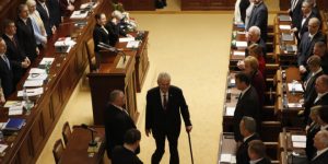 Za neprítomnosť budú českí poslanci ukrátení o polovicu platu. Nápad by mohol prísť aj na Slovensko