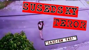 Agresívna rodina straší susedov. Z domu počuť krik a nadávky ako napríklad:,, Poď von, zabijem ťa, ty k****!“