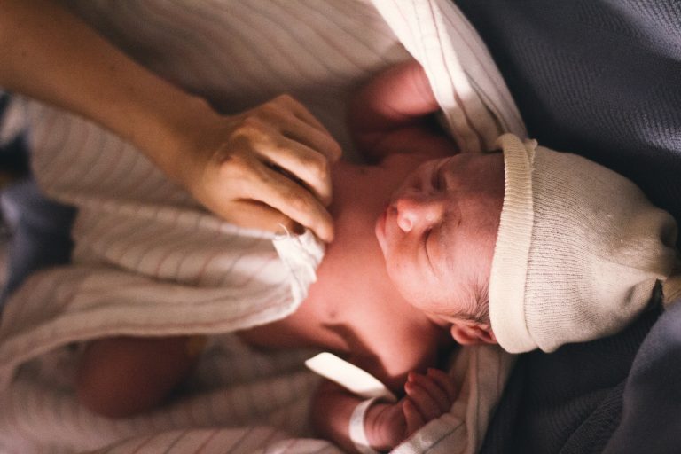 20 vecí, ktoré by ste nemali robiť s novorodencami počas prvého mesiaca od narodenia