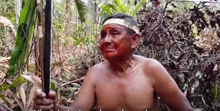 Tisnú sa im slzy do očí: Domorodci s Amazonského pralesa chcú svoje územie ochrániť