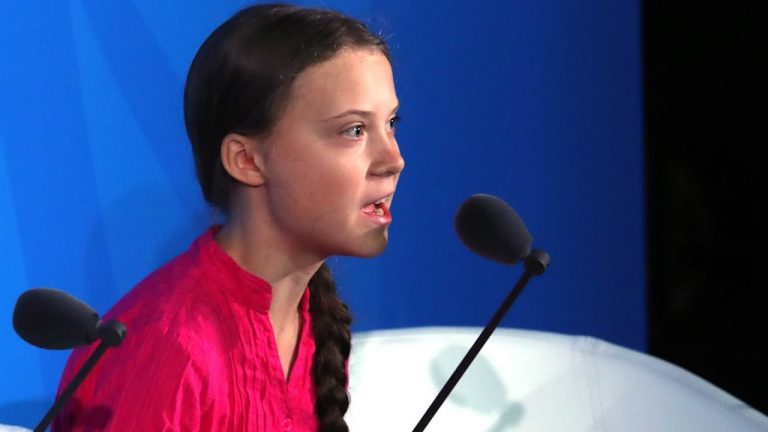 Mladá aktivistka Greta Thunberg so slzami v očiach odkázala lídrom OSN, že jej ukradli detstvo a sny!