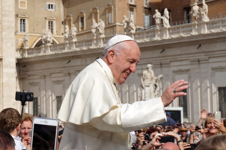 Pápež František povedal, že všetci kresťania majú morálnu povinnosť pomáhať migrantom