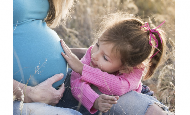 Vedci zistili, že tehotné ženy, ktoré trpia nevoľnosťou, majú v mnohých prípadoch inteligentnejšie deti