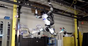 Kedy nás roboty ovládnu? Toto video dokazuje, že sa učia veľmi rýchlo
