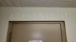 Viete čo znamenajú skratky G+M+B nad dverami? Mená Troch Kráľov to ale nie sú!