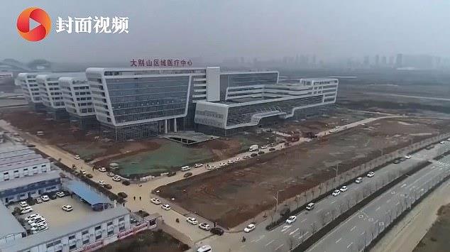 Neuveriteľná rýchlosť: Číňania len za dva dni zariadili a otvorili najväčšiu nemocnicu pre ľudí