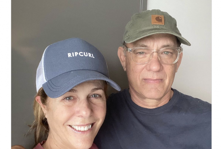 Tom Hanks a jeho manželka nakazení Koronavírusom posielajú ľuďom silný odkaz