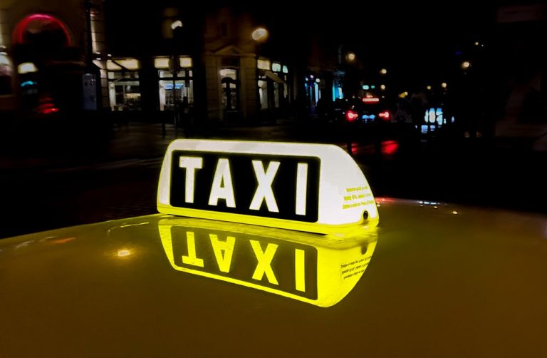 Nové opatrenia na zamedzenie šírenia koronavírusu: Taxislužby budú mať pozastavenú činnosť!