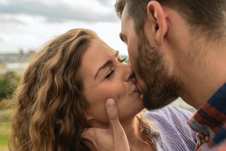 Prečo ženy, ktoré pobozkajú muža ako prvé, majú často úspešnejšie vzťahy