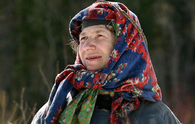 Stará žena, ktorá žije uprostred sibírskej tajgy ani len netuší o žiadnom koronavíruse