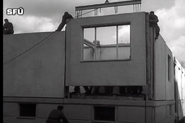 Video: Takto vyzerala stavba prvých panelákov v Československu. Všimnite si tento detail