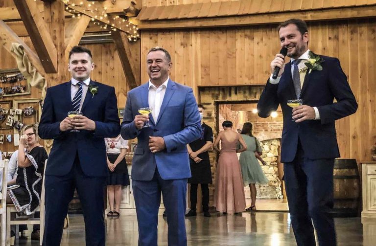 Premiér Matovič bol bez rúška na východniarskej svadbe so 150 hosťami