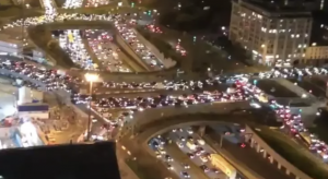 VIDEO: V Paríži sa vytvorila vyše 700-kilometrová dopravná zápcha kvôli LOCK DOWNU!