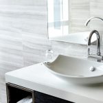 Luxury,White,Porcelain,Sink,On,A,Bathroom,Table