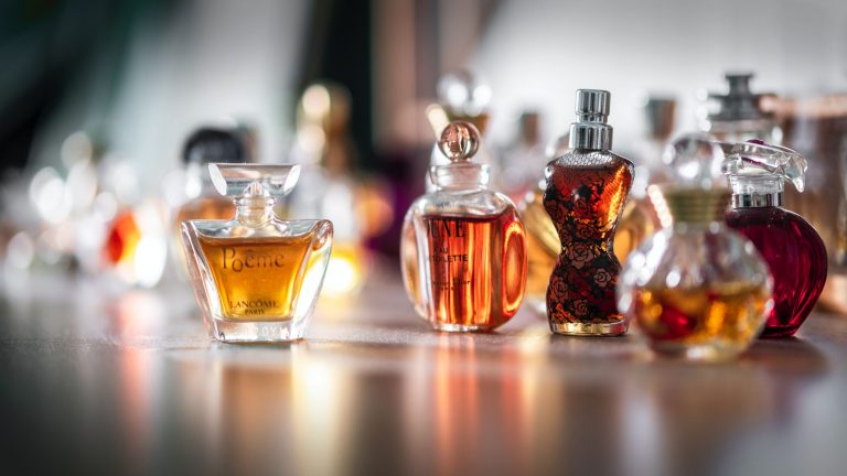 Nákup parfumu online: Ako na to, keď si nemôžete privoňať?