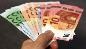 Slovenka poslala 280-tisíc eur neznámemu mužovi, ktorý sa vydával za člena americkej armády