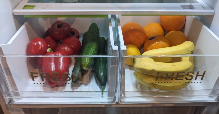Tip do kuchyne: Čo by sa malo nachádzať v najspodnejšej poličke chladničky?