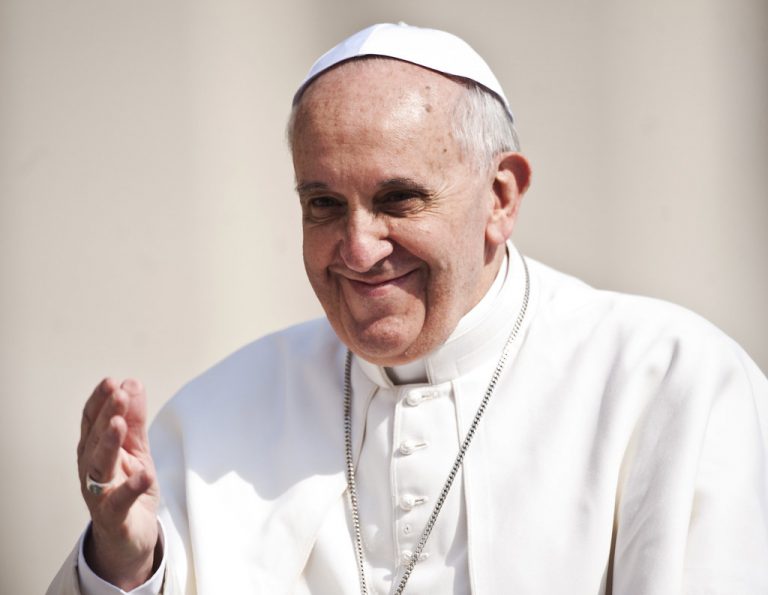 Pápež František odkazuje svetu, že očkovanie je „aktom lásky“