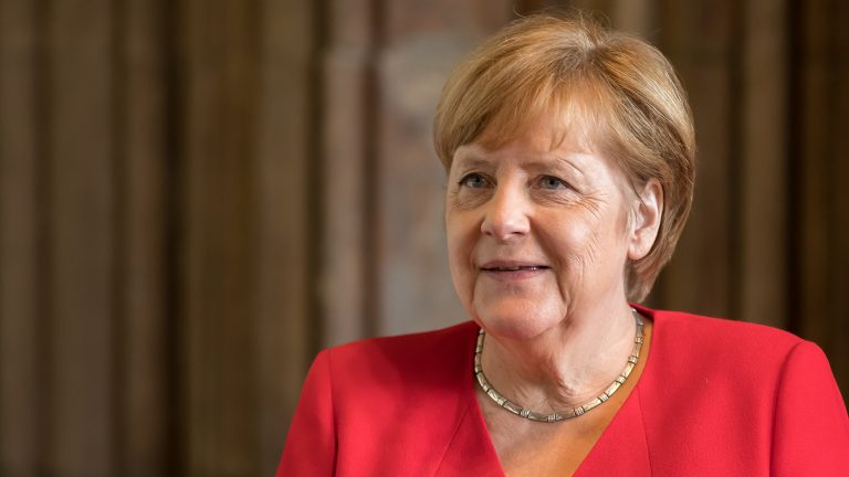 Kariéra Angely Merkelovej ukazuje, prečo potrebujeme viac vedcov v politike