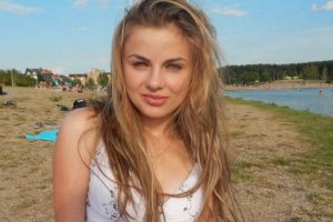 Rómovia uniesli 4-ročné dievčatko a predali ju. O 17 rokov neskôr našla svoju rodinu OPÄŤ