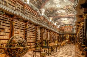 Viete kde sa nachádza najkrajšia knižnica na svete? V PRAHE! Pozrite sa na jej fotky