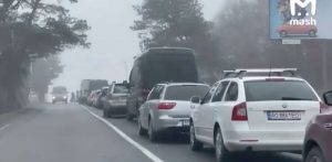 Na Slovensko-Ukrajinskej hranici sa tvoria kolóny. Ukrajinci utekajú z krajiny