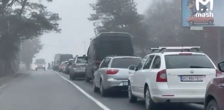 Na Slovensko-Ukrajinskej hranici sa tvoria kolóny. Ukrajinci utekajú z krajiny