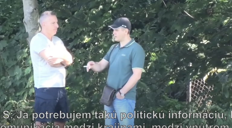 VIDEO: Ruský diplomat dáva úplatok, aby Slovák donášal pre RUSOV.  Takto ho natočili