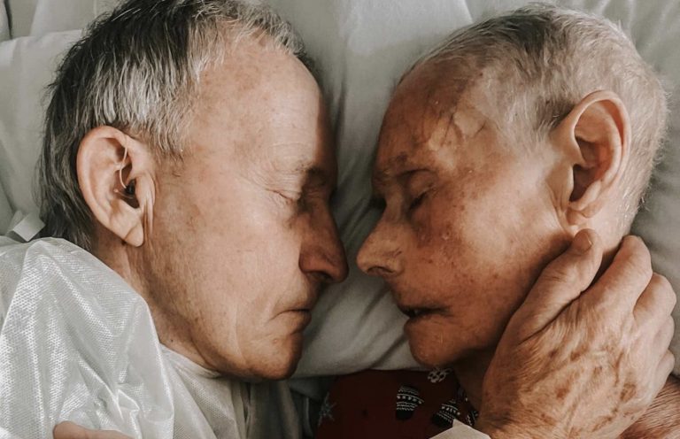 Vnučka zachytila posledné momenty 60-ročného milostného príbehu jej starých rodičov