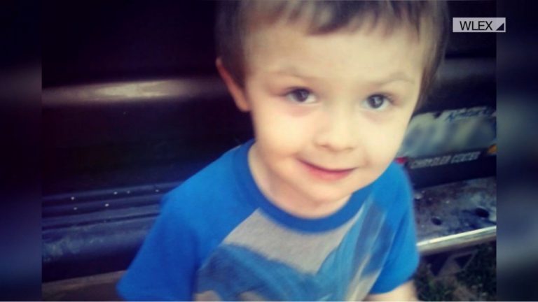 Chlapček zomrel priamo doma v kuchyni. Keď otrasená matka zistila dôvod, chcela všetkých varovať …