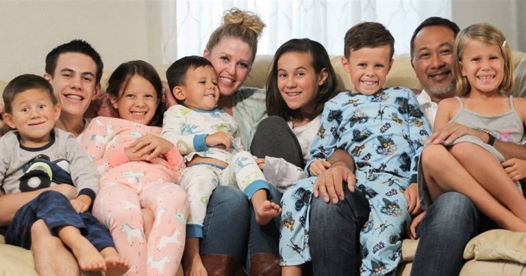 Rodičia piatich detí si adoptujú sedem súrodencov, ktorí prišli o mamu a otca pri autonehode