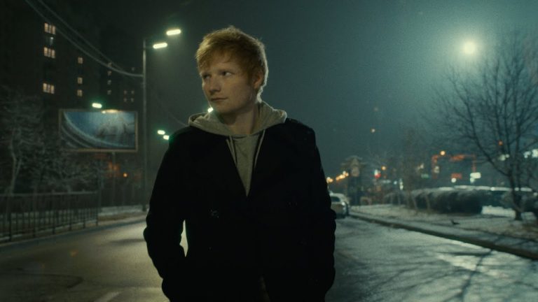 Video: Ed Sheeran natočil nový videoklip v Kyjeve. Zárobky z neho venuje na pomoc Ukrajine